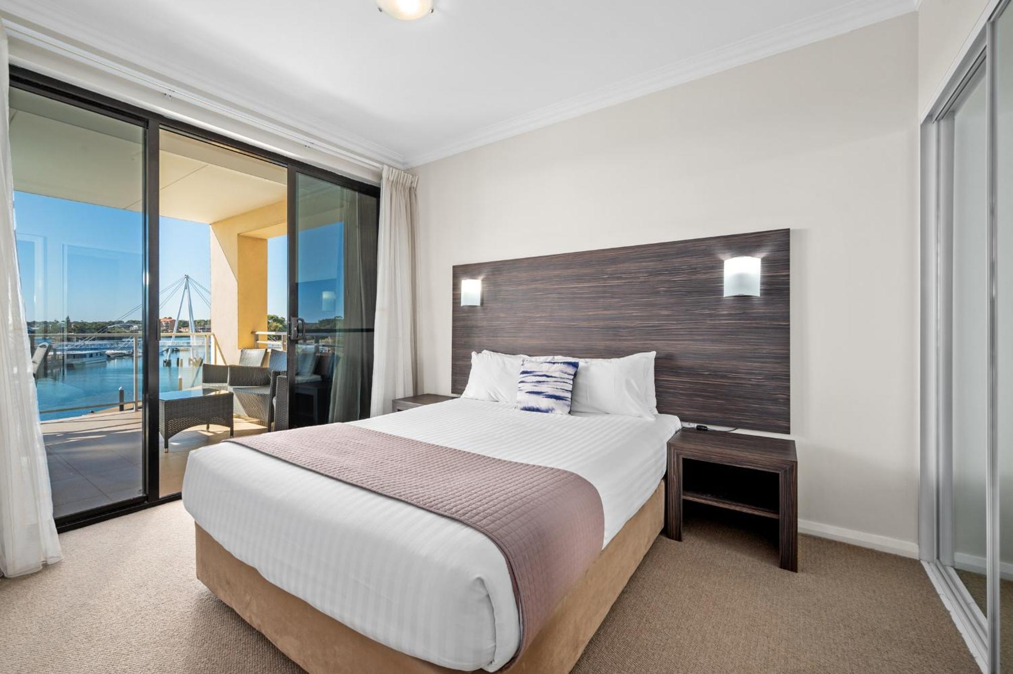 Dolphin Quay Apartments Mandurah Eksteriør billede