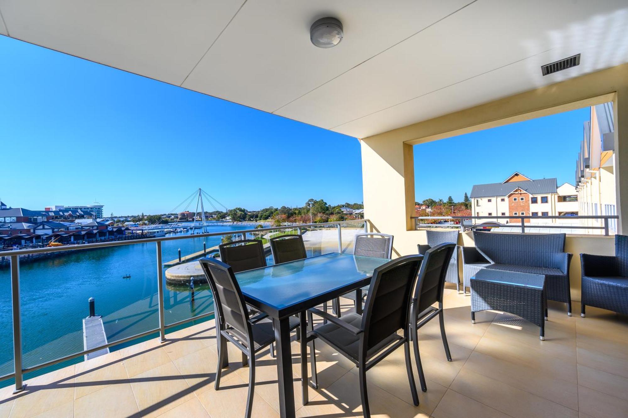 Dolphin Quay Apartments Mandurah Eksteriør billede