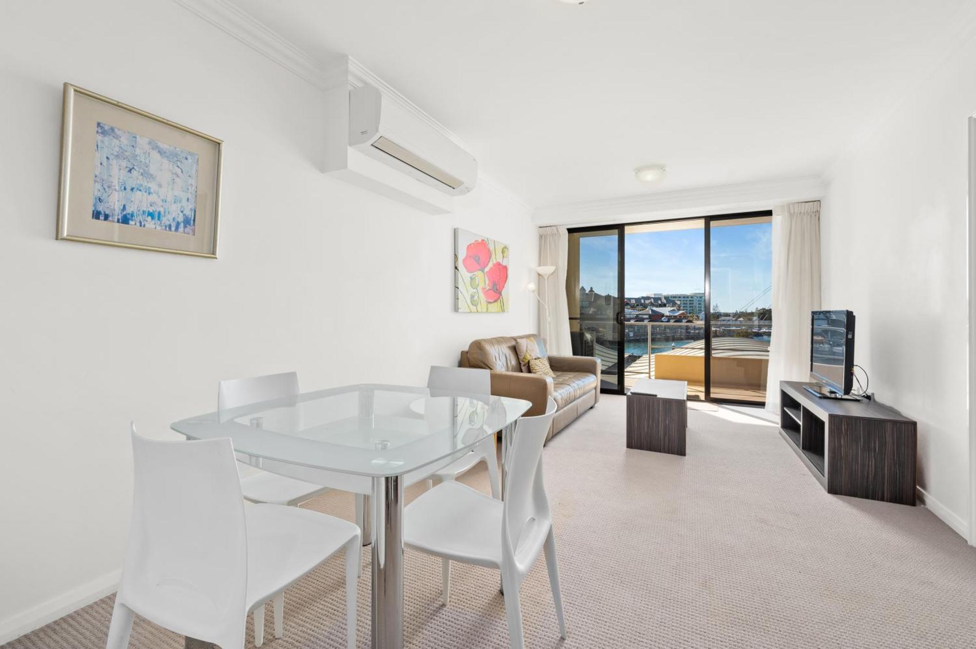 Dolphin Quay Apartments Mandurah Eksteriør billede